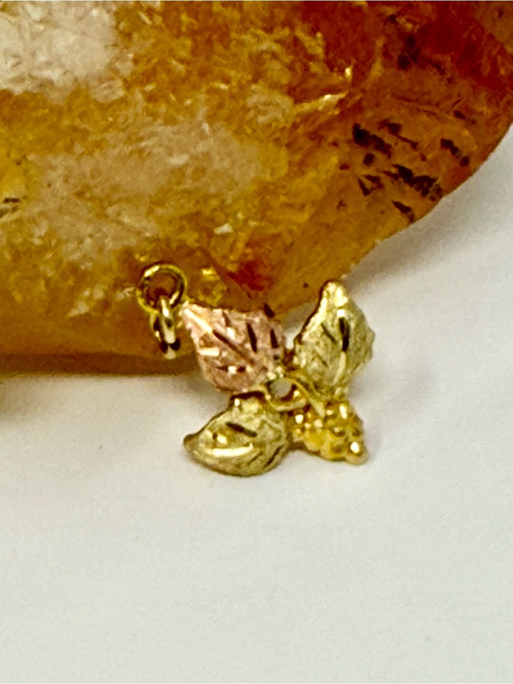 Vintage Black Hills Gold Tri-Color 10K Leaf Charm Pendant .95 Grams Minimalist